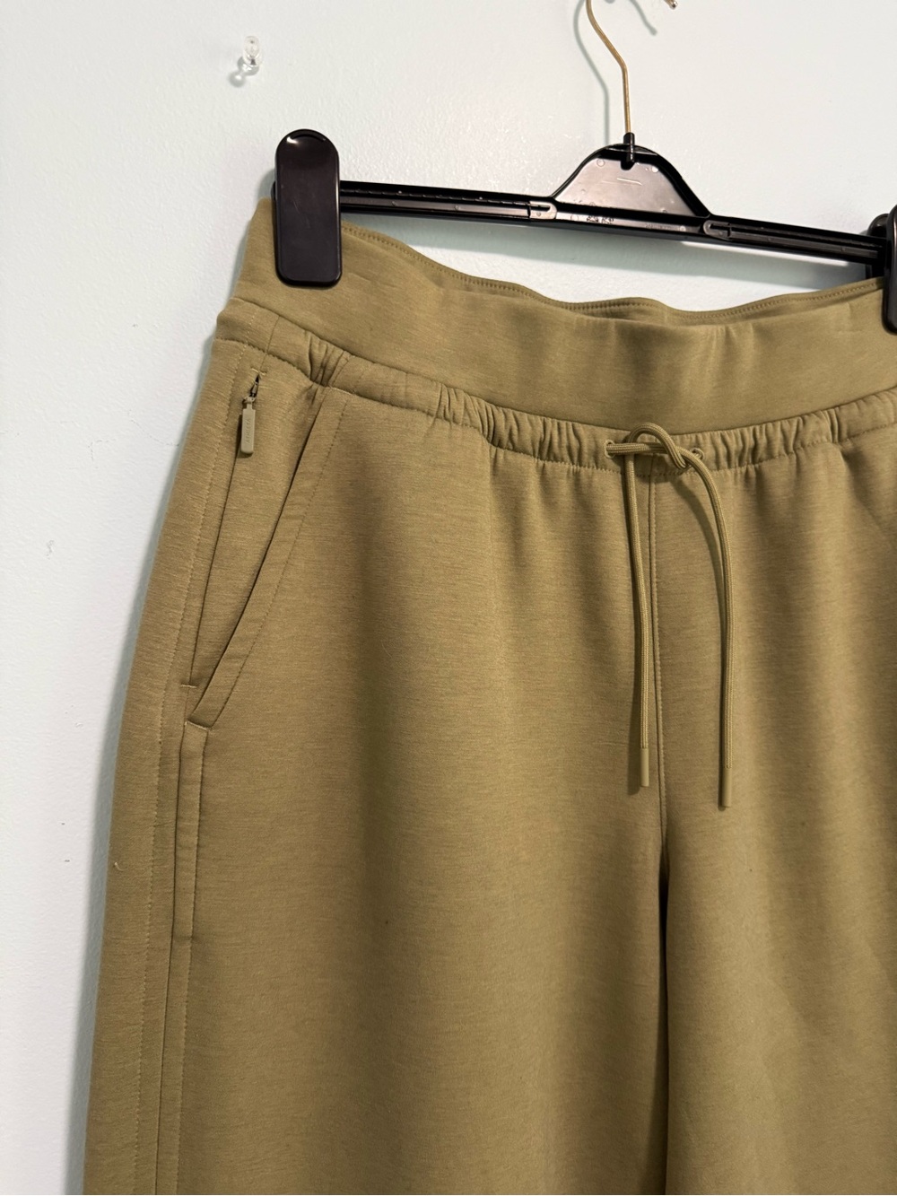 Athleta Women’s Wide Leg Pants Size L Tan Khaki Drawstring Pull On Travel - Picture 3 of 12